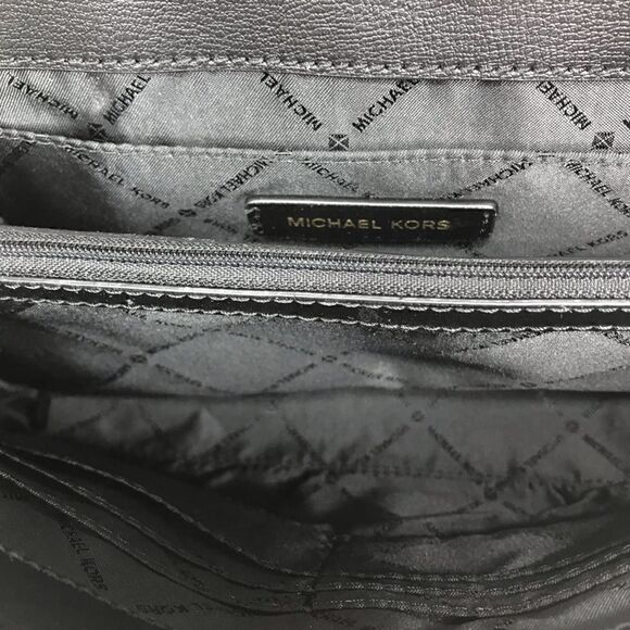 MICHAEL KORS MOTT . CLUTCH XBODY BLACK NWT - Picture 8 of 8